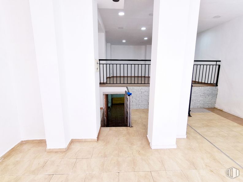 Local en alquiler y venta en Calle Federico García Lorca, 3, Mejorada del Campo, Madrid, 28840 con edificio, madera, pasillo, piso, pavimentos, casa, madera, techo, apartamento y tinte para madera alrededor