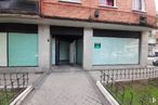 Retail for sale at Avenida Doctor Mendiguchia Carric, Leganés, Madrid, 28913 with window, property, building, plant, door, road surface, architecture, brickwork, brick and neighbourhood around