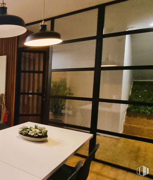 Local en venta en Calle Padre Damián, Chamartín, Madrid, 28036 con alumbrado, vajilla, mesa, planta, sombra, edificio, ventana, madera, diseño de interiores y planta de interior alrededor