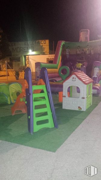 Retail for sale at Calle Real, 236, Corral de Almaguer, Toledo, 45880 with packaged goods, playground, recreation, grass, city, fun, wood, chute, leisure and house around