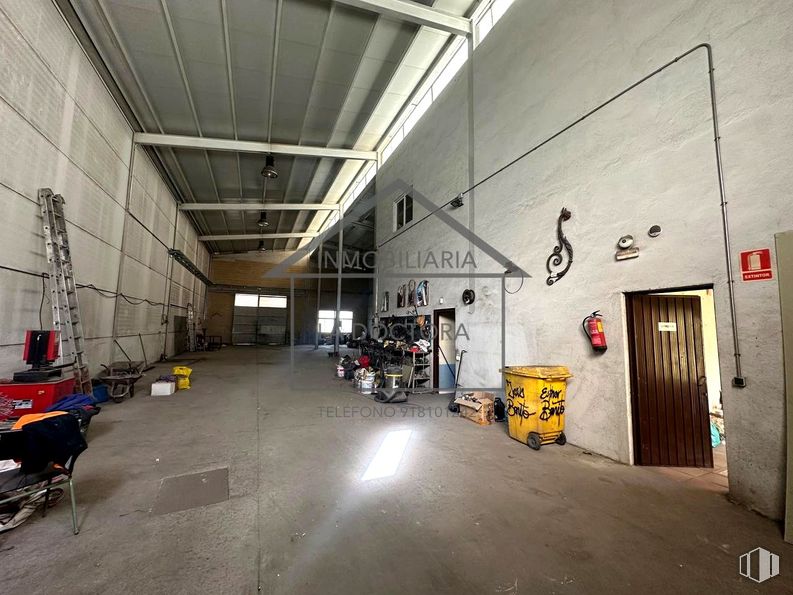 Nave en alquiler en Camino Viejo, Navalcarnero, Madrid, 28600 con puerta, accesorio, suelo, suelos, asfalto, gas, hall, ingeniería, material compuesto y hormigón alrededor