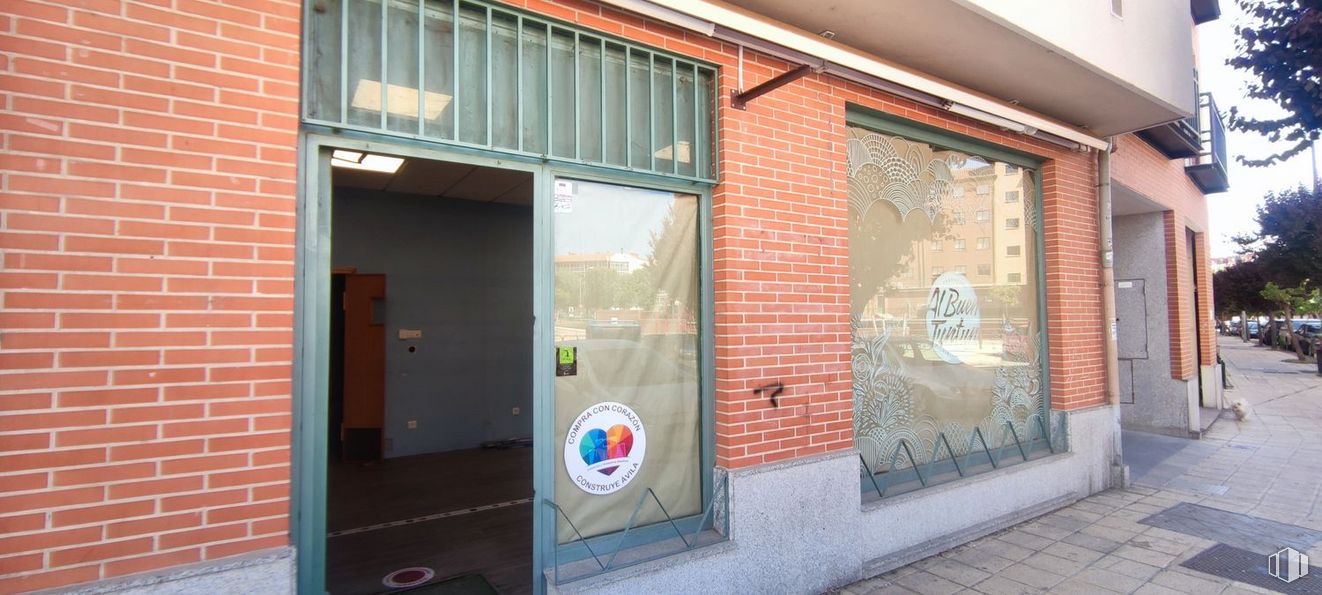 Local en venta en Universidad, Ávila, 05002 con ventana, accesorio, albañilería, ladrillo, madera, fachada, bienes raíces, gas, material de construcción y vidrio alrededor