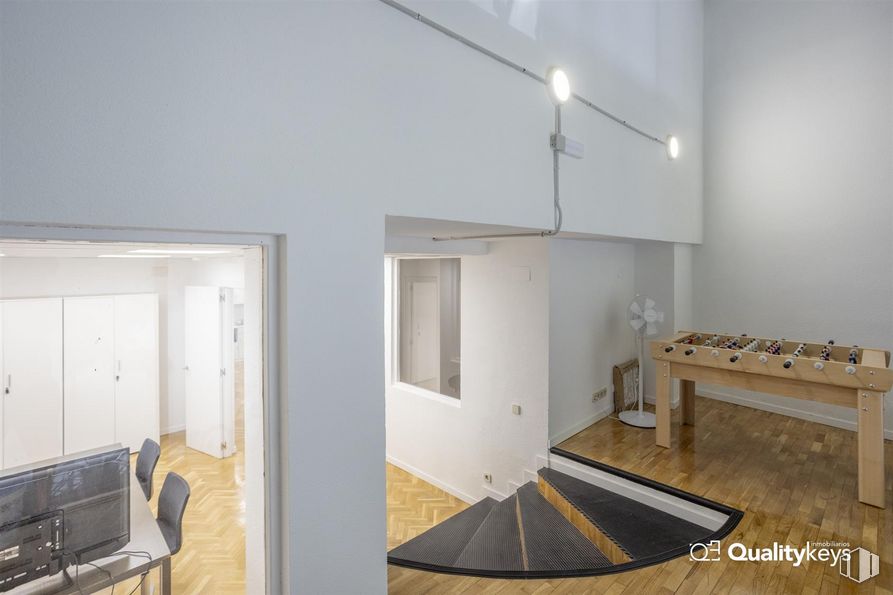 Oficina en venta en Calle Clara del Rey, Chamartín, Madrid, 28002 con mueble, edificio, madera, interiorismo, suelos, suelo, pared, casa, madera dura y hall alrededor