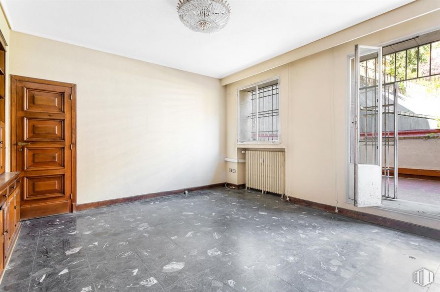 Oficina en venta en Calle Rafael Calvo, Chamberí, Madrid, 28010 con puerta, ventana, lámpara, alumbrado, candelabro, accesorio, madera, interiorismo, hall y suelo alrededor