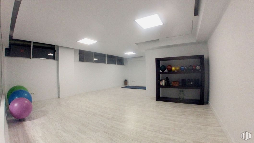 Local en venta en Calle Gandía, 3, Retiro, Madrid, 28007 con pelota, ventana, edificio, diseño de interiores, madera, pasillo, suelo, globo, sala de estar y madera alrededor