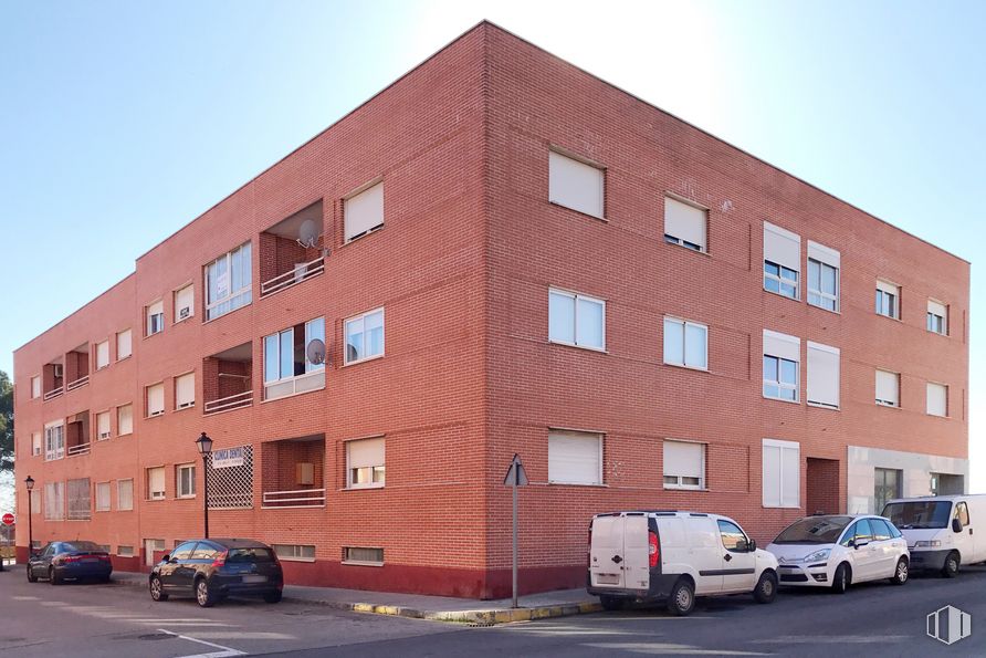 Oficina en alquiler en Calle Granja, 11, Seseña, Toledo, 45224 con furgoneta, coche, neumático, rueda, edificio, ventana, propiedad, cielo, vehículo, vehículo de motor y mediante alrededor