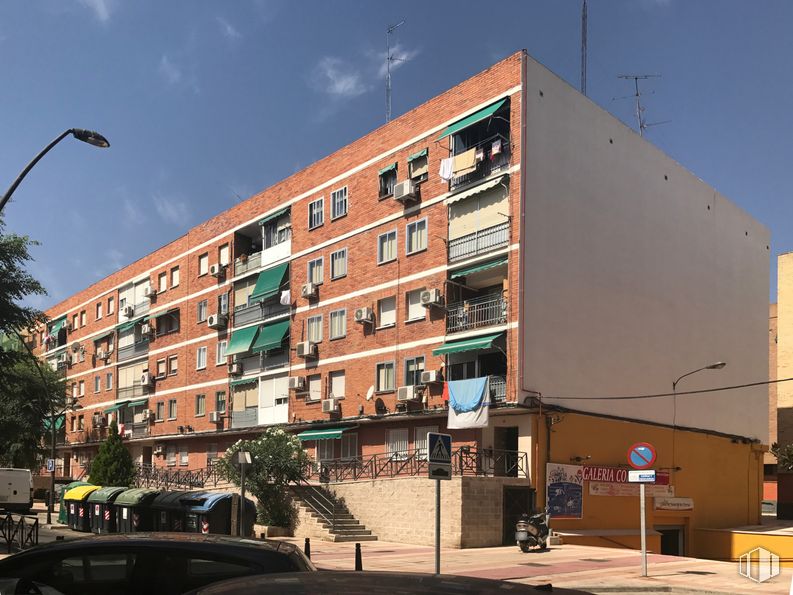 Local en venta en Calle Isaac Peral, Getafe, Madrid, 28903 con edificio, cielo, luz de la calle, ventana, nube, árbol, diseño urbano, bloque de pisos, condominio y barrio alrededor