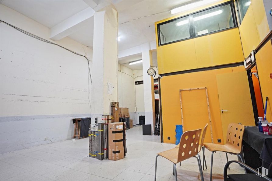 Retail for sale at Zona Puerta del Ángel, La Latina, Madrid, 28011 with chair, luggage & bags, window, building, wood, table, floor, flooring, house and hardwood around