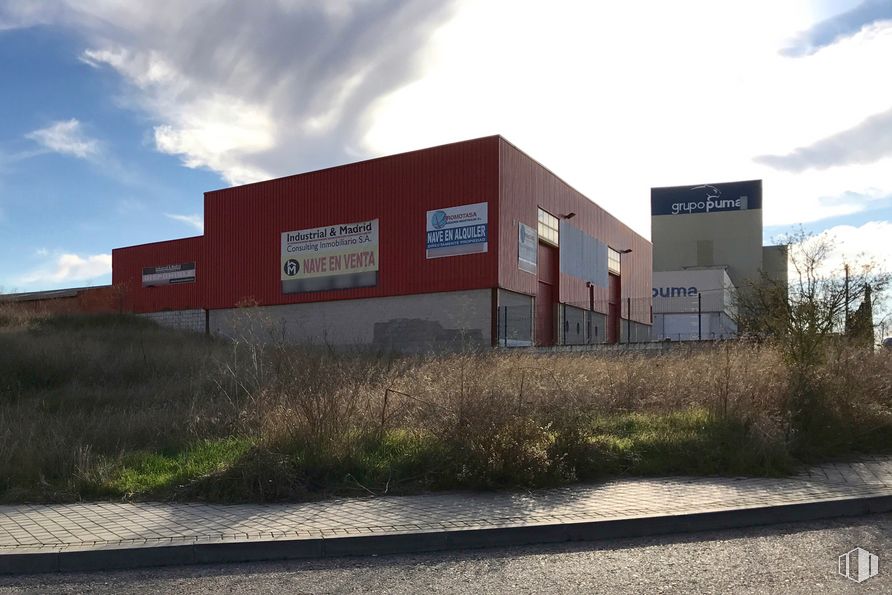 Industrial for sale & for rent at Travesía Palmera, Arganda del Rey, Madrid, 28500 with building, cloud, plant, sky, land lot, font, facade, city, grass and landscape around