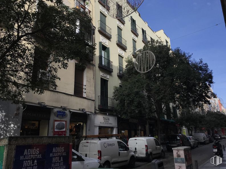 Local en alquiler en Calle Hortaleza, 15, Centro, Madrid, 28004 con camioneta, edificio, reloj, rueda, coche, neumático, propiedad, ventana, cielo y vehículo alrededor