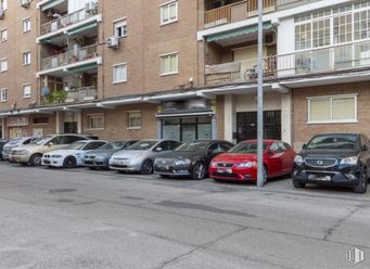 Retail for sale at Calle Almería, Alcalá de Henares, Madrid, 28804 with car, window, building, automotive parking light, wheel, land vehicle, vehicle, tire, motor vehicle and automotive design around