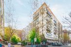 Oficina en venta en Paseo Castellana, Chamartín, Madrid, 28046 con edificio, rueda, nube, cielo, neumático, planta, ventana, infraestructura, vehículo y coche alrededor