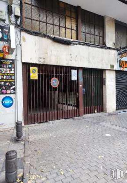 Retail for sale at Calle Miguel Arredondo, 7, Arganzuela, Madrid, 28045 with neighbourhood, brick, brickwork, gas, facade, road surface, city, building, road and sidewalk around