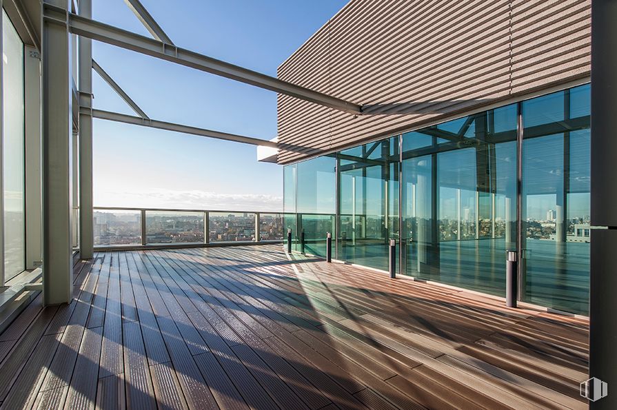 Office for rent at Torre Spínola, Cardenal Marcelo Spinola, 42, Chamartín, Madrid, 28016 with sky, property, building, azure, shade, lighting, wood, interior design, architecture and condominium around