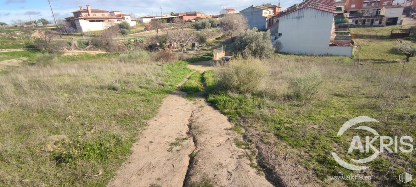 Land for sale at Casco urbano, Méntrida, Toledo, 45930 with house, plant, plant community, natural landscape, cloud, sky, window, slope, residential area and grass around