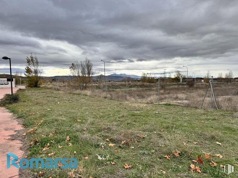 Land for sale at Jardines El Soto, Ávila, 05008 with cloud, sky, plant, ecoregion, natural environment, natural landscape, tree, land lot, plain and grassland around