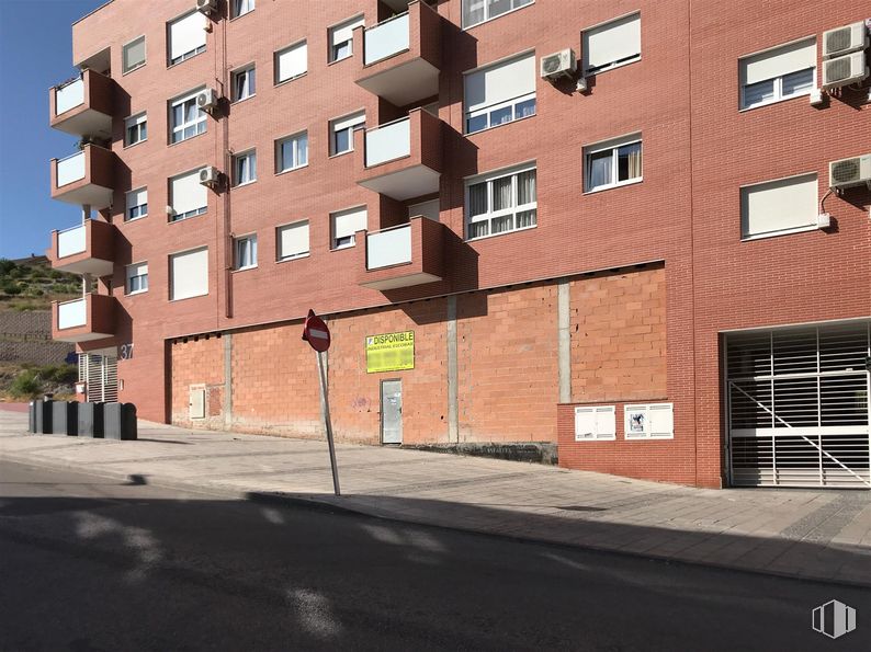 Local en venta en Avenida Berlín, 1, Arganda del Rey, Madrid, 28500 con ventana, edificio, luz de la calle, planta, condominio, ladrillo, diseño urbano, bloque de pisos, ciudad y zona residencial alrededor