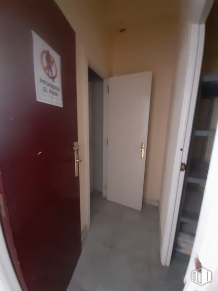 Local en alquiler en Zona centro, Arganda del Rey, Madrid, 28500 con puerta, accesorio, edificio, pavimento, piso, madera, asa, cerrojo, puerta de casa y techo alrededor