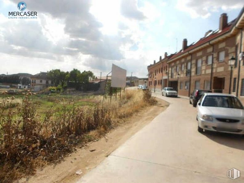 Land for sale at Calle Fuente, Torrejón del Rey, Guadalajara, 19174 with car, building, house, cloud, sky, plant, vehicle, window, road surface and asphalt around