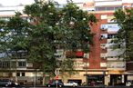 Retail for sale & for rent at Zona Chamartín, Chamartín, Madrid, 28036 with car, building, window, wheel, infrastructure, tire, tree, plant, sky and urban design around