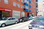 Retail for sale at Zona La Avanzada, Fuenlabrada, Madrid, 28945 with car, building, wheel, window, automotive parking light, land vehicle, vehicle, tire, vehicle registration plate and hood around