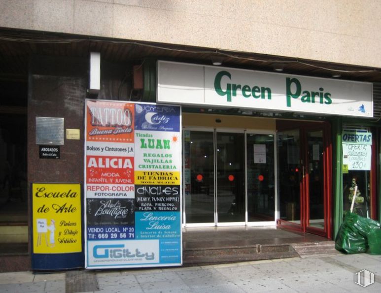 Retail for sale & for rent at Avenida Constitución, Móstoles, Madrid, 28931 with poster, luggage & bags, fixture, door, gas, automotive wheel system, font, facade, building and automotive tire around