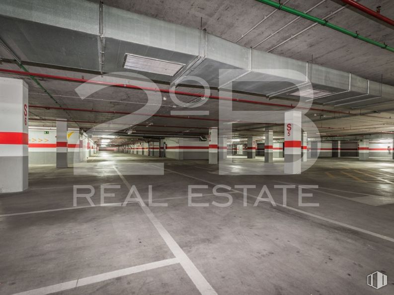 Office for sale at Rivas Centro, Plaza Constitución, 2, Rivas-Vaciamadrid, Madrid, 28529 with fixture, floor, building, composite material, parking, gas, city, flooring, concrete and building material around