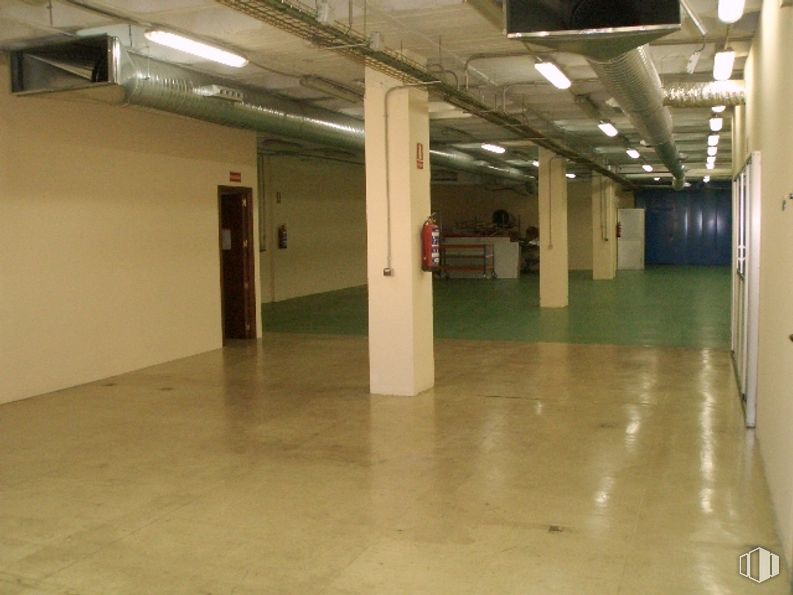 Nave en alquiler y venta en Edificio Indubuilding Goico, Zona Hortaleza, Hortaleza, Madrid, 28033 con accesorio, suelo, piso, pared, pasillo, aparcamiento, techo, evento, suelo de baldosas y lámpara fluorescente alrededor