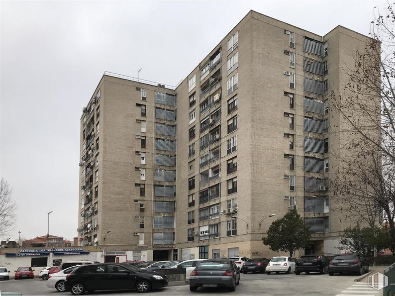 Local en venta en Zona Campamento, La Latina, Madrid, 28024 con coche, edificio, rueda, vehículo terrestre, neumático, cielo, durante el día, vehículo, ventana y infraestructura alrededor