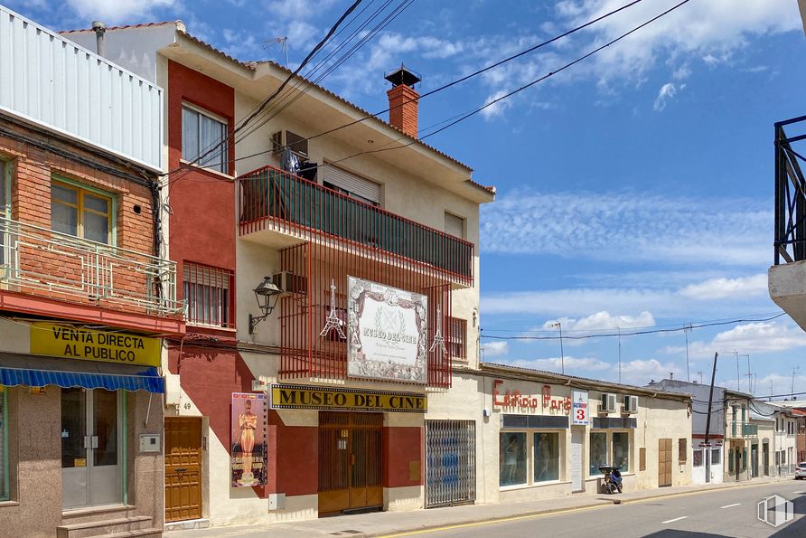 Retail for rent at Calle Mayor, 49, Villarejo de Salvanés, Madrid, 28590 with window, building, cloud, sky, property, door, neighbourhood, residential area, wall and house around