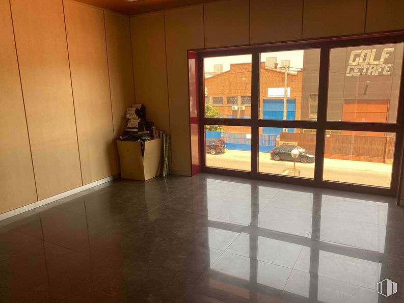 Nave en alquiler en Zona industrial, Getafe, Madrid, 28906 con mueble, ventana, puerta, madera, interiorismo, accesorio, suelo, suelos, edificio y tintes y matices alrededor