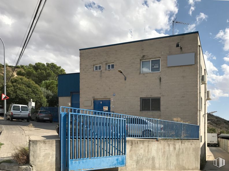 Nave en venta en Zona Industrial, Paracuellos de Jarama, Madrid, 28860 con ventana, casa, nube, cielo, edificio, día, planta, madera, lote de tierra y árbol alrededor