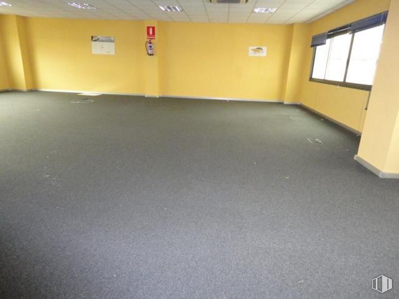 Oficina en venta en Zona industrial, Alcobendas, Madrid, 28100 con ventana, accesorio, madera, superficie de la carretera, asfalto, edificio, piso, material compuesto, madera dura y rectángulo alrededor