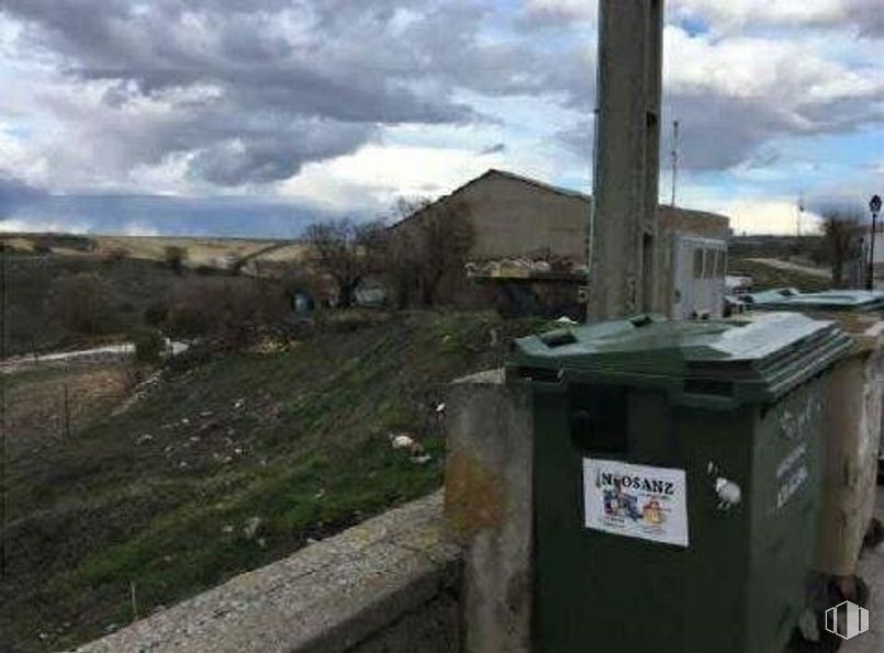 Land for sale at Zona centro, Trijueque, Guadalajara, 19192 with waste container, cloud, sky, plant, waste containment, gas, building, tree, landscape and public utility around