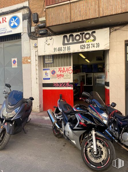 Industrial for sale at Calle Alejandro Morán, 20, Carabanchel, Madrid, 28025 with motorcycle, tire, wheel, land vehicle, automotive parking light, vehicle, automotive lighting, motor vehicle, automotive tire and automotive design around