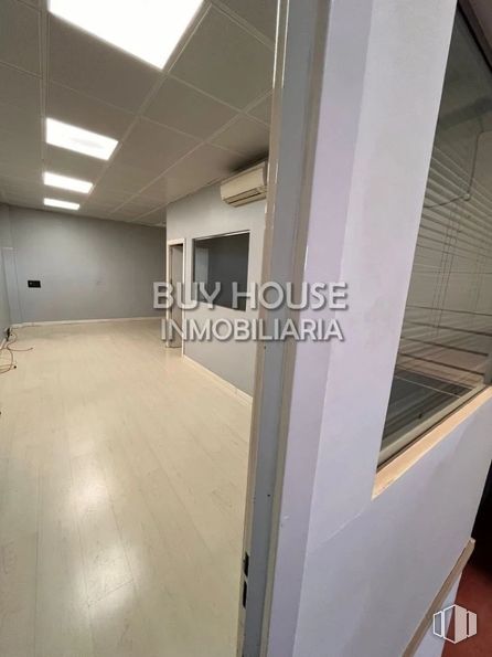 Industrial for sale & for rent at Avenida Gremios, Illescas, Toledo, 45200 with flooring, floor, ceiling, glass, silver, tile flooring, transparency, cleanliness, daylighting and aluminium around