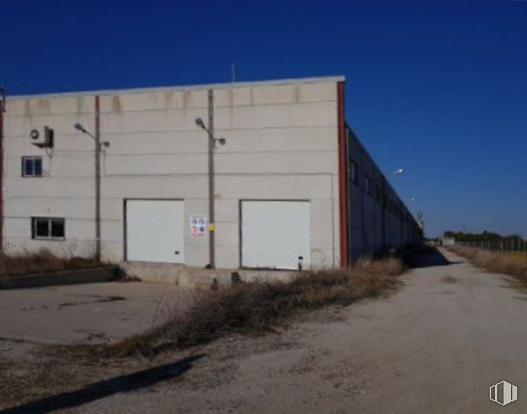 Industrial for sale at Calle Cuerva, Gálvez, Toledo, 45164 with building, sky, land lot, wood, fixture, asphalt, composite material, siding, landscape and facade around