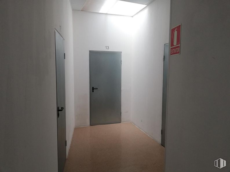 Local en venta en Calle Monte Aya, 24, Villa de Vallecas, Madrid, 28031 con puerta, accesorio, suelos, techo, madera, aluminio, evento, habitación, vidrio y material compuesto alrededor