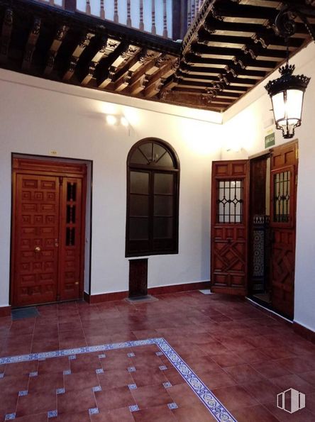 Office for sale & for rent at Calle Granada, Toledo, 45001 with lighting, door, window, property, wood, fixture, interior design, architecture, building and brick around