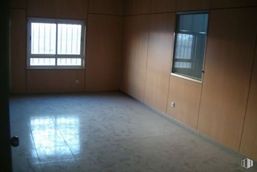 Nave en venta en Calle Granada, 1, Valdemoro, Madrid, 28341 con ventana, edificio, accesorio, madera, suelo, sombra, suelos, casa, hall y madera dura alrededor