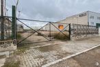 Land for sale at Calle Juan de Austria, 137, Guadalajara, 19004 with building, cloud, sky, fence, road surface, wire fencing, asphalt, mesh, rolling and gas around