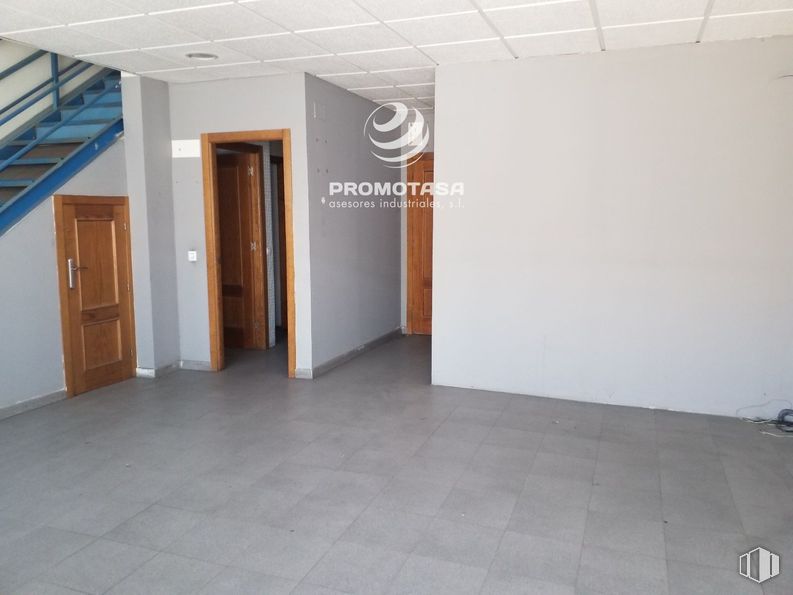 Industrial for rent at Calle Cobre, Loeches, Madrid, 28890 with door, flooring, floor, wood, ceiling, room, tile flooring, wood stain, hardwood and daylighting around