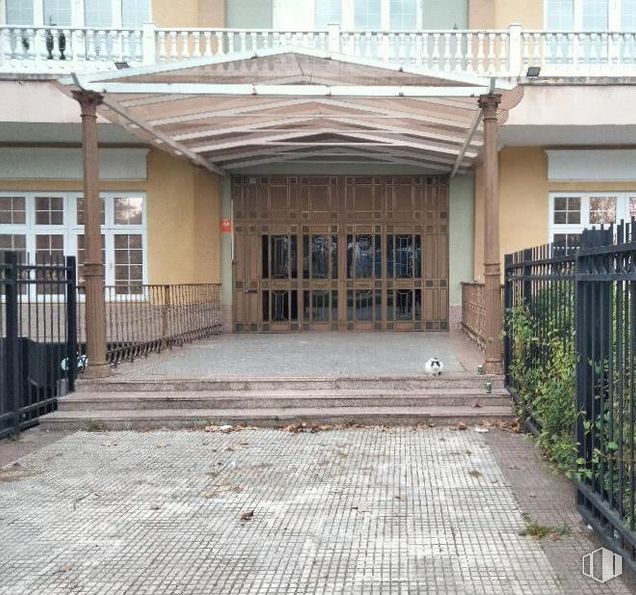 Local en alquiler en Avenida Alcalde de Móstoles, Móstoles, Madrid, 28932 con ventana, planta, madera, edificio, superficie de la carretera, zona residencial, inmobiliario, fachada, ladrillo y ciudad alrededor