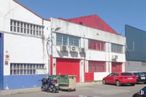 Industrial for sale at Calle Navalcán, 21, Talavera de la Reina, Toledo, 45600 with car, window, motorcycle, automotive parking light, family car, parking, automotive tail & brake light, subcompact car, mid-size car and city car around