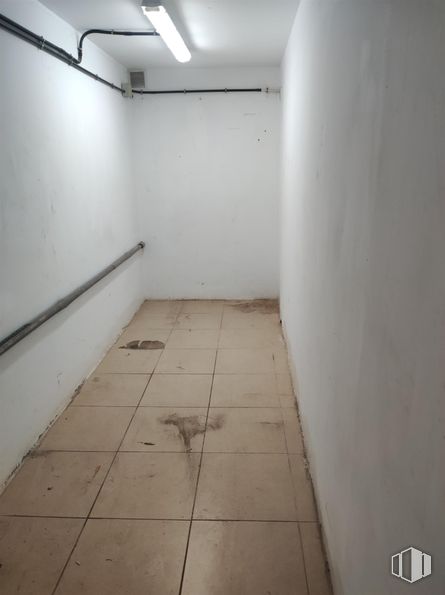 Nave en alquiler en Calle Tajo, 4, Camarma de Esteruelas, Madrid, 28816 con lámpara, alumbrado, suelos, suelo, techo, azulejo, escayola y sótano alrededor