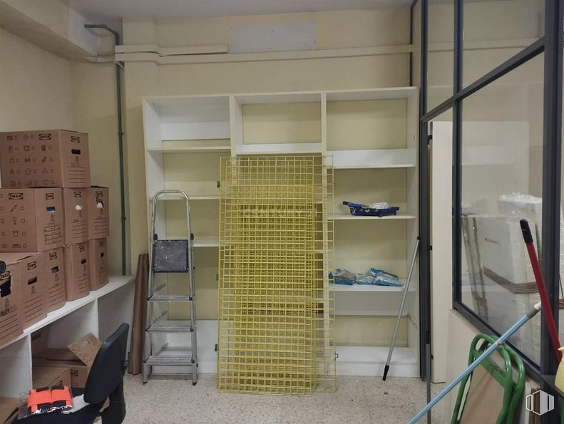 Local en venta en Calle Gran Vía, 37, Majadahonda, Madrid, 28220 con escalera, producto, estantería, suelo, estante, suelos, edificio, gas, material compuesto y ingeniería alrededor