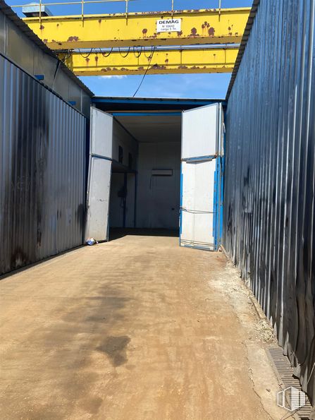 Industrial for rent at Zona carretera Marañosa, Pinto, Madrid, 28320 with door, composite material, metal, shipping container, building material, concrete and steel around