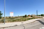 Land for sale at Calle Cobre, 13, Chiloeches, Guadalajara, 19160 with sky, plant, road surface, tree, asphalt, land lot, thoroughfare, grass, slope and tar around