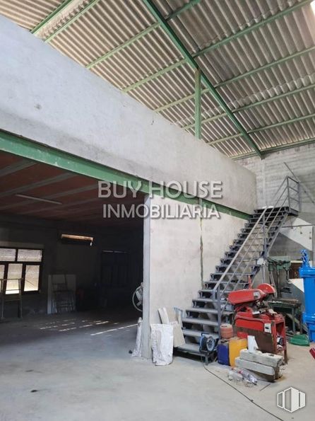 Industrial for sale at Zona industrial, Añover de Tajo, Toledo, 45250 with building, shade, flooring, gas, beam, wood, commercial building, hall, roof and engineering around