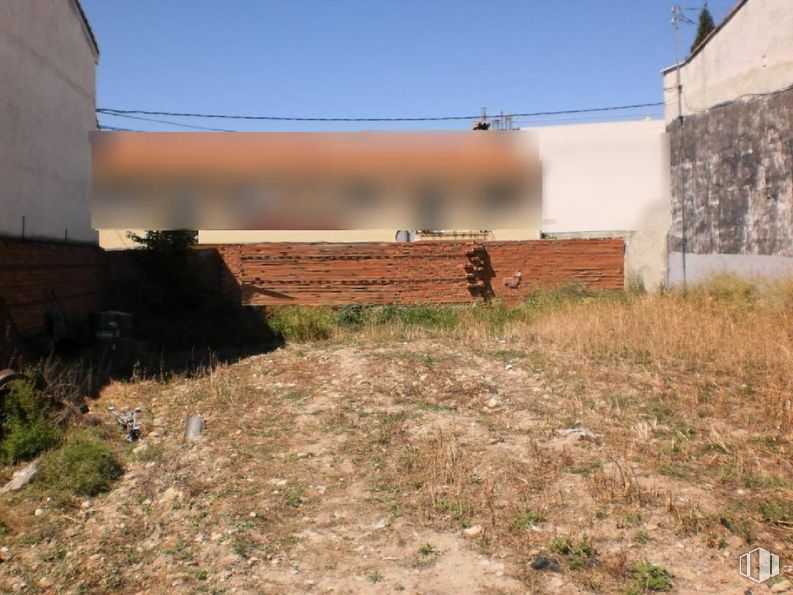 Land for sale at Calle Torrelaguna, Fuente el Saz de Jarama, Madrid, 28140 with sky, plant, land lot, brick, wood, brickwork, grass, grassland, landscape and plain around